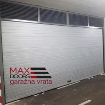INDUSTRIJSKA SEGMENTNA VRATA  Model 8 - Max Doors - 1