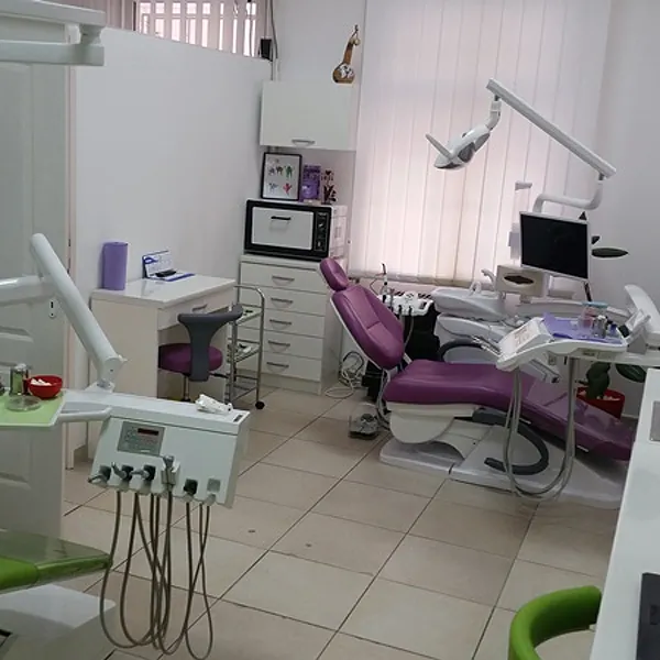Kućno beljenje zuba (folije + materijal) STOMATOLOŠKA ORDINACIJA MAJA CVETKOVIĆ - Stomatološka ordinacija Maja Cvetković - 3