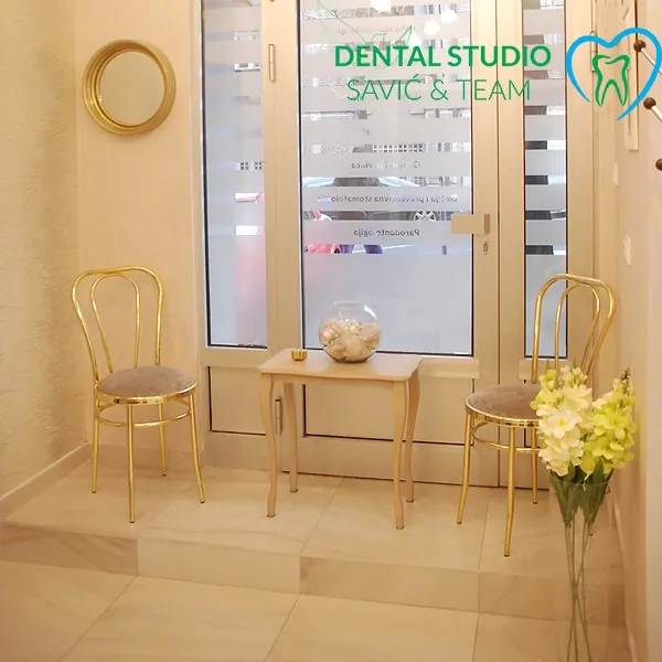 Uklanjanje zubnog kamenca SAVIĆ & TEAM - Dental Studio Savić & Team - 3