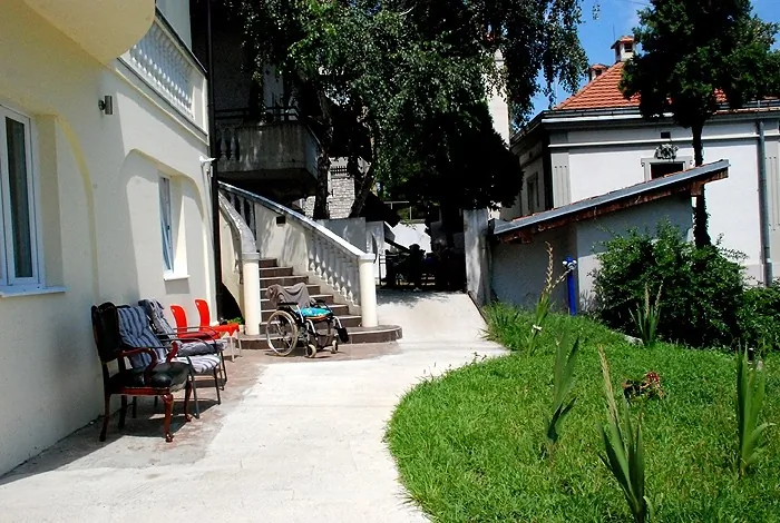 Dom za stare Vila Agacija - DVORIŠTE - 1
