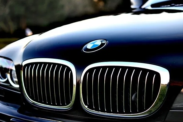 Blog ilustracija: Naprosto nezaobilazan BMW
