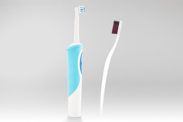 Blog ilustracija: Električne četkice za zube