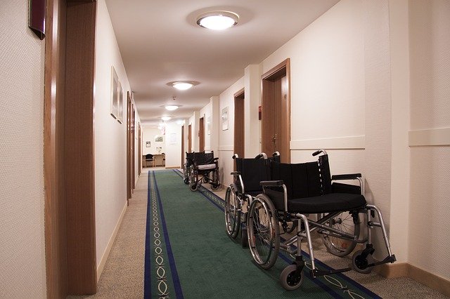 Blog ilustracija: Da li su starački domovi dovoljno opremljeni za osobe sa invaliditetom